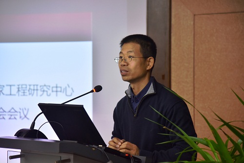 計算機(jī)所所長、中心主任郭宗明做研究中心的總體工作匯報.jpg